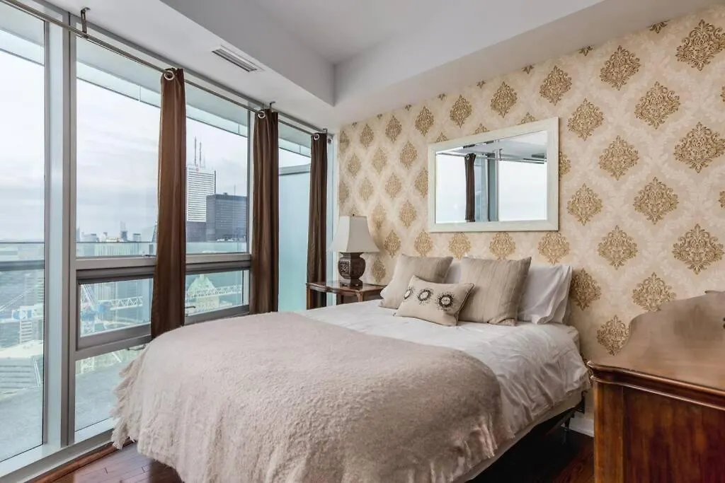 Two Bd Cn Tower And Lake Ontario View Toronto Apartment