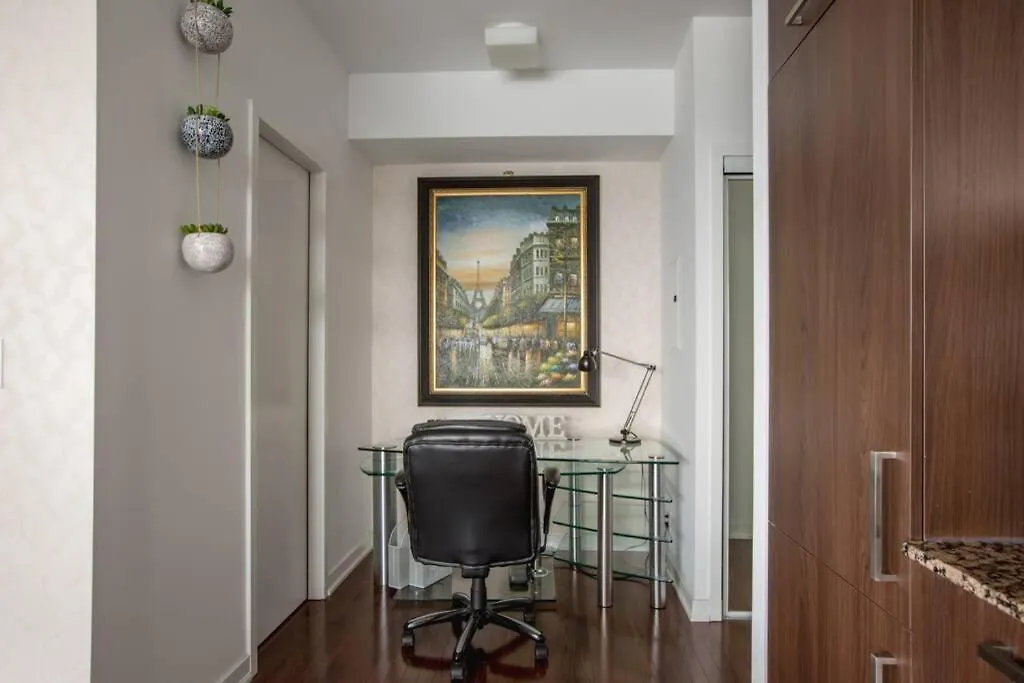 Two Bd Cn Tower And Lake Ontario View Toronto Apartment