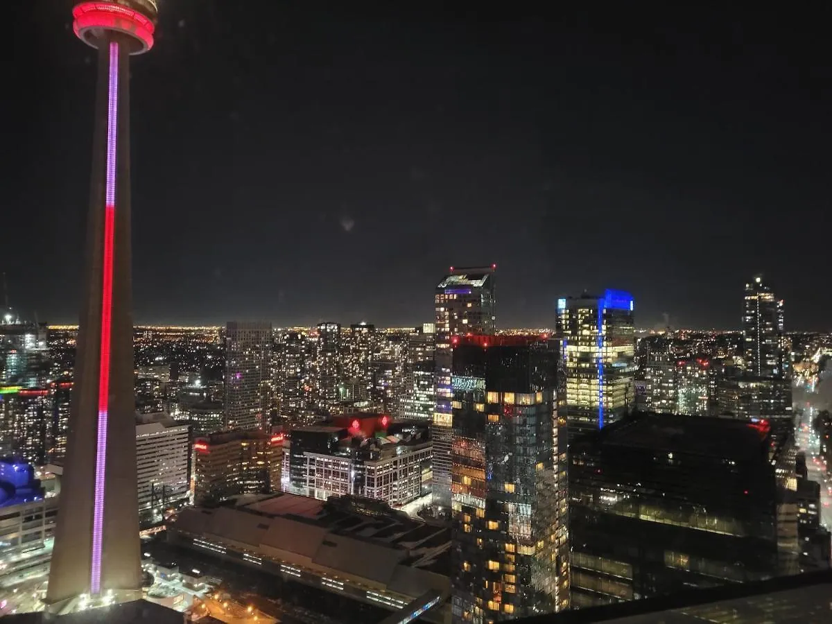 Two Bd Cn Tower And Lake Ontario View Toronto Kanada