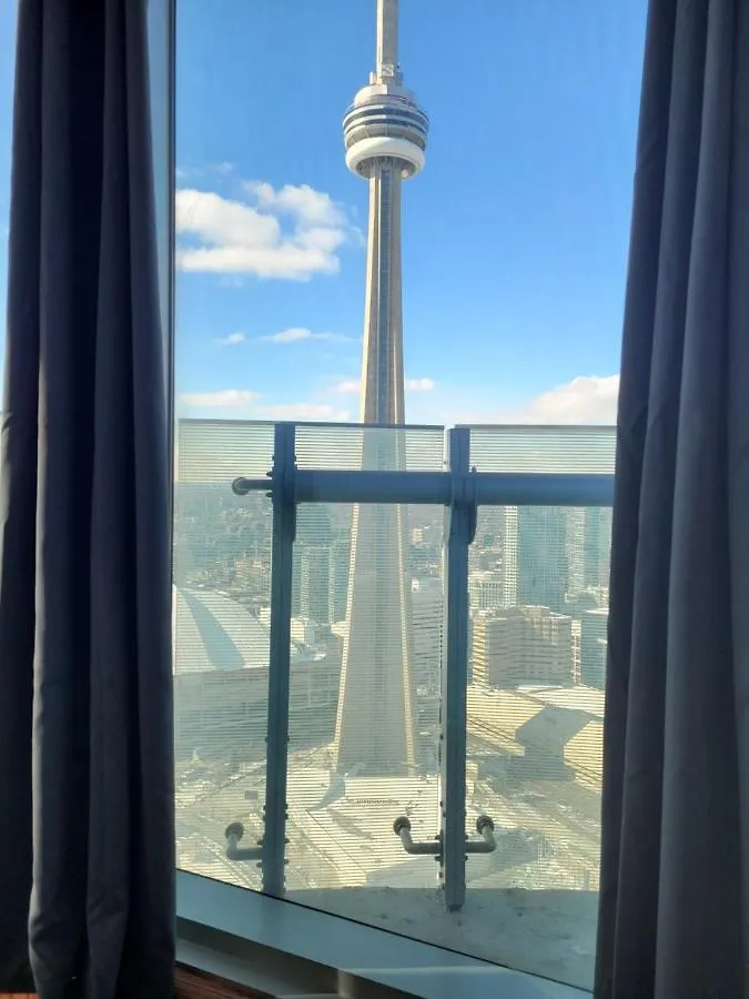 Two Bd Cn Tower And Lake Ontario View Toronto Kanada